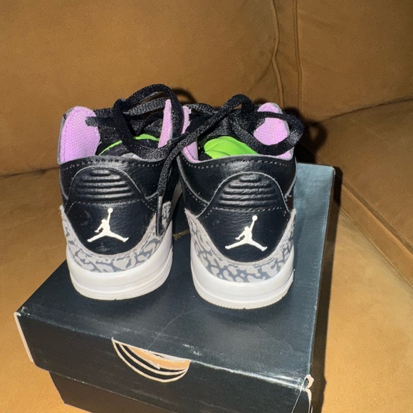 Jordan 3 retro , toddler size 10C - Picture 4 of 5